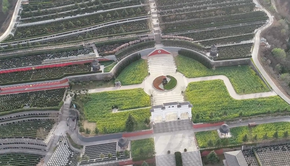 西安霸陵墓園新區(qū)提供骨灰墓位葬,、草坪葬,、壁葬、亭葬,、樹葬等各種安葬方式